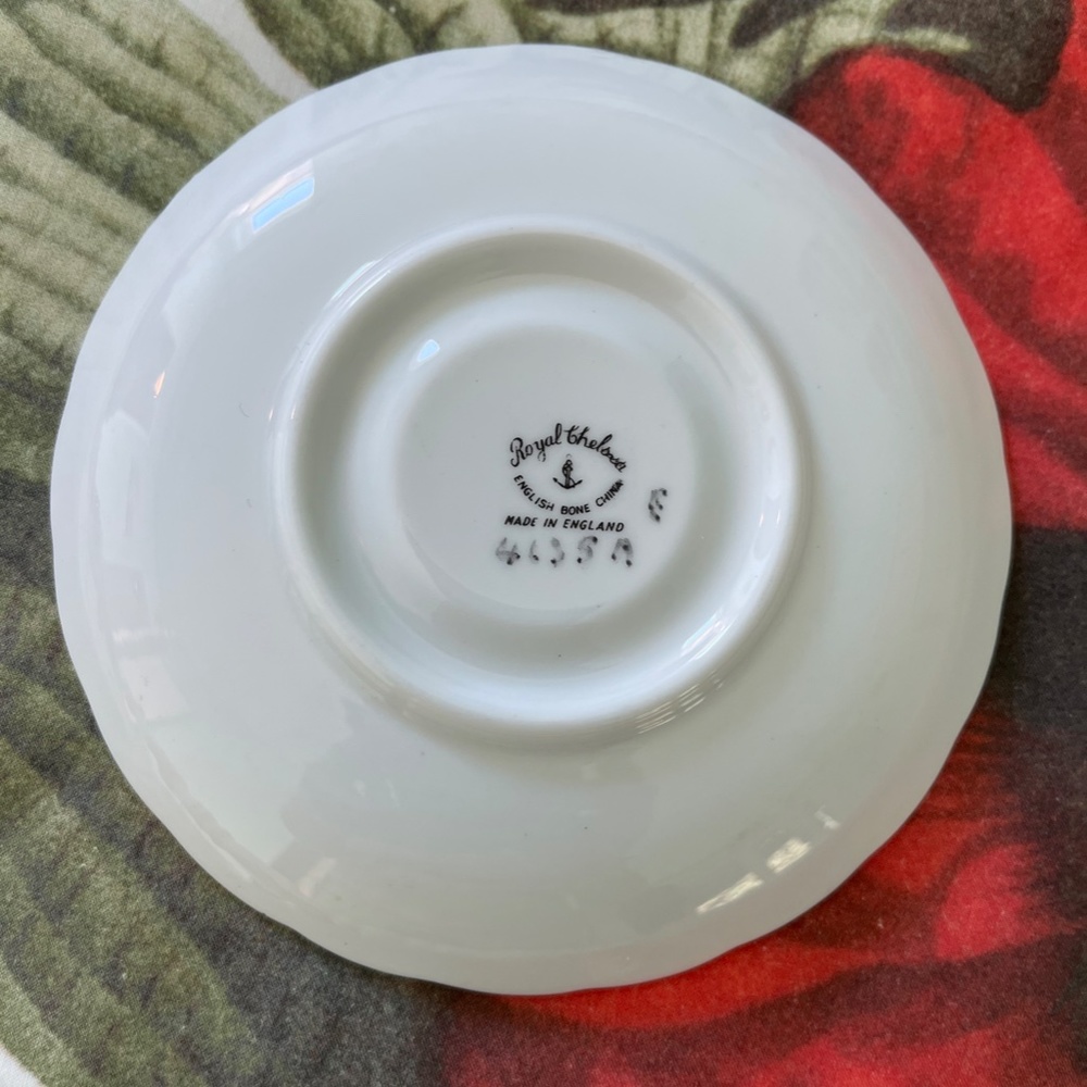 Royal Chelsea "Teacup plate in Floral" - Picture 3 of 3